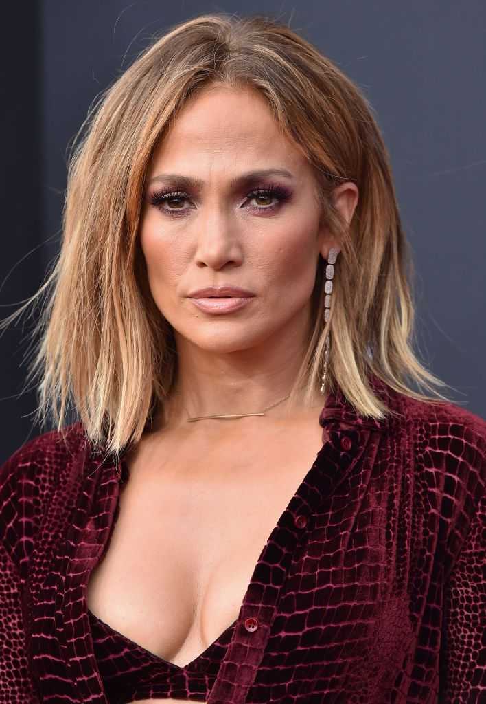 A close up of Jennifer Lopez